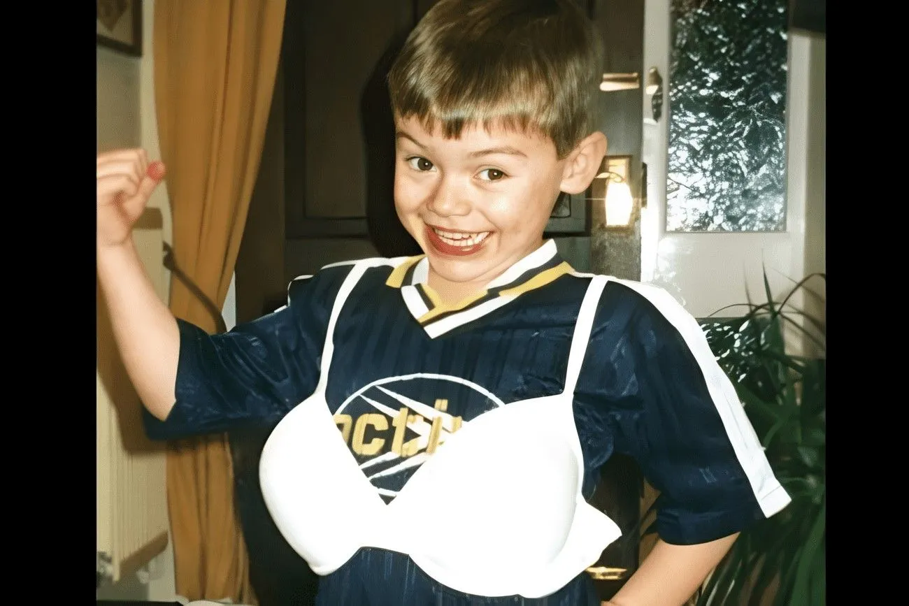 Harry Styles could be seen in women's clothing even in his childhood! .jpg?format=webp