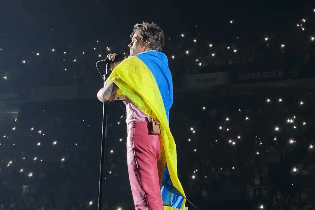 Harry Styles incredibly supports Ukraine.jpg?format=webp